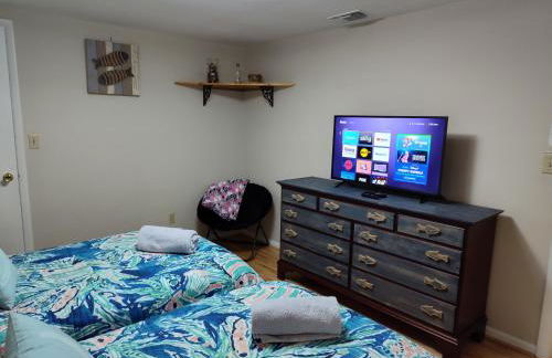 Comfortable Stay- Fully Stocked Home & Coffee Bar- All Essentials Provided - Photo 35