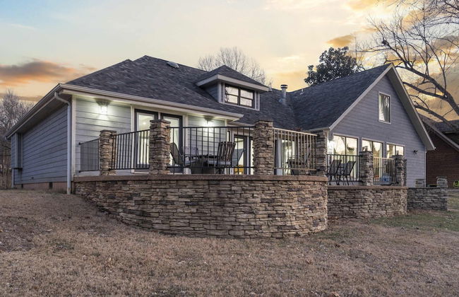 Foggy River Retreat For 16! - Photo 44