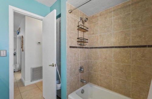 Coastal Home 10 min to the Beach - Foto 20