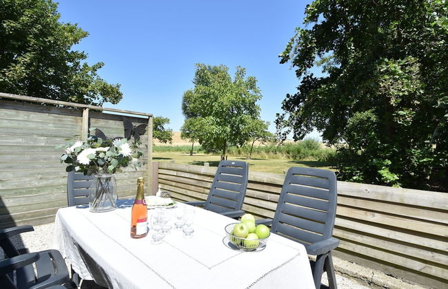 Peaceful Holiday Home With Garden - Photo 4