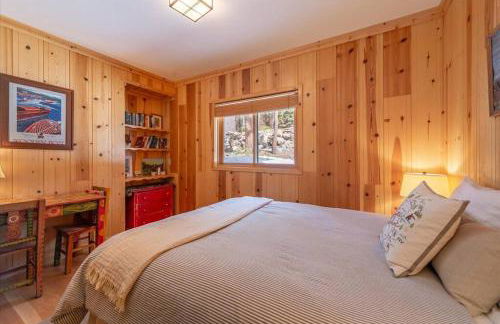 Cozy Designer Decorated Cabin Near Slopes Fireplace Peekaboo Lakeview - Foto 30