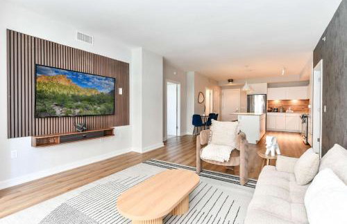 Urban 2BR Oasis with Scenic Rooftop and Gym - Foto 54