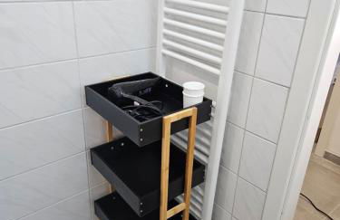 Modern Homes - Voll ausgestatte Wohnung - Balkon - Hotelbetten - 4K TV - WLAN - Foto 58