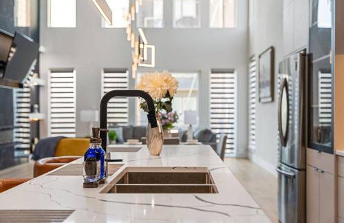 Luxurious Newly Built 5 BR 6 Bath Home w/ Rooftop - Foto 18