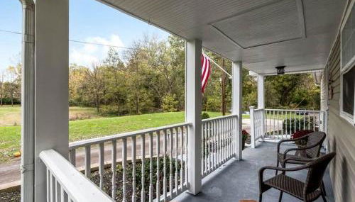 Updated 3bd Cottage on Bike Trail w/ River access! - Foto 2