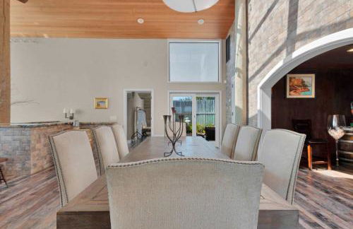 Expansive Ocean-View Retreat with Home Theatre & Spa - Foto 22