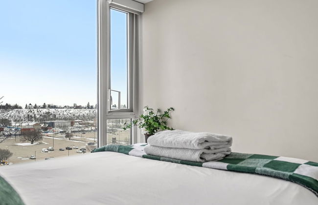 By Stampede Free Parking Banff Pass Wine More - Photo 17