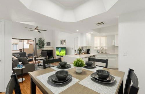 Mid-Century, Two-story with private Balconies & Pool view - Foto 5