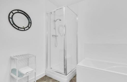 Elegant 3 Bedroom Detached House By Your Lettings Short Lets & Serviced Accommodation Peterborough With Free WiFi & Parking - Foto 25