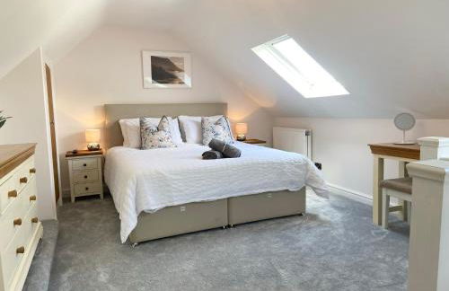 Modern 4-bed Cottage Llanwrst Town Centre & Parking - Snowdonia! near Betws-y-Coed - Photo 7