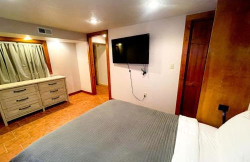 Charming School House with Large Pool - Foto 33