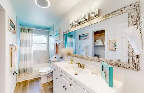 Spacious 4 bedroom 3 bath Clearwater Vacation House Cowboy Pool Fire Pit Games Close to Clearwater Beach Biking Trail Farmers Markets Harbor Health Spa Baycare Ballpark and Ruth Eckerd Hall Golf Courses - Photo 26