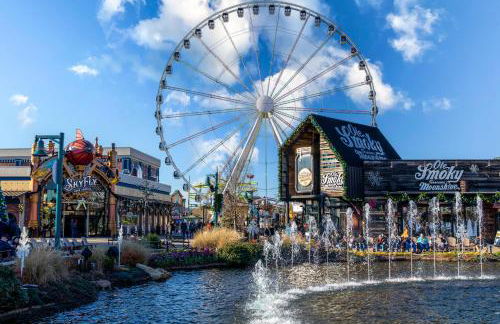 Smoky Bear Splash Top Rated Private Pool Cabin with Hot Tub, Mtn Views, Arcade Games, Excellent Location - Foto 56