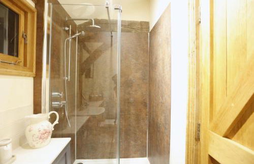 Rushmoor Retreat, Cosy with Outdoor Pizza Oven - Photo 17