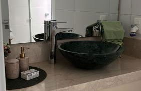 Apt Pé na Areia Floripa - Praia dos Açores - Churrasqueira na Varanda e Piscina - Foto 18