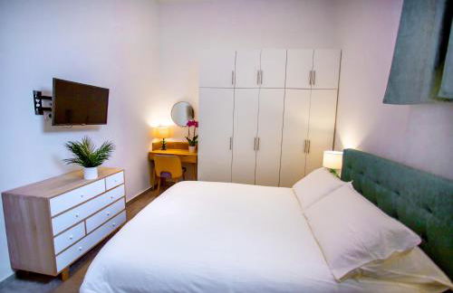 Cosmo 38 Luxury Apartments - Free Parking - Photo 4