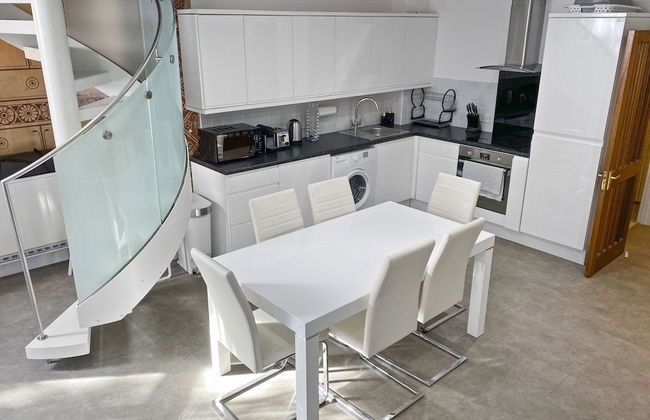 Rare 1-bed Church Converted Apartment in London - Foto 13