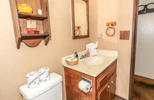 Gallagher's West - Pine surrounded deck and barbecue! Bumper Pool and Wet bar! Darts! - Foto 30