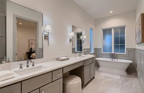 Stunning home - walk to square & heated pool - Foto 17