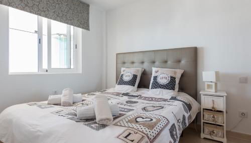 Luxurious 1st Line Top-floor Apartment With Direct Sea Access - Photo 4