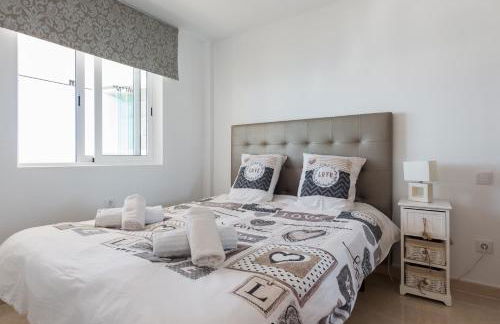 Luxurious 1st Line Top-floor Apartment With Direct Sea Access - Photo 4