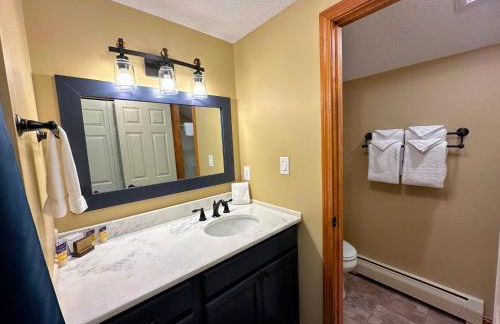 New Property! Updated 3 bed 3 bath condo with mountain ski slope views in Bretton Woods - Foto 29