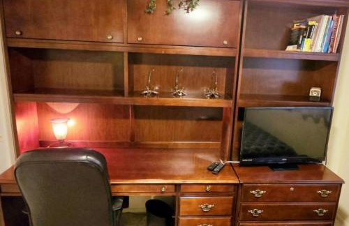 Hot Air Balloon Haven, Hot Tub, King Bed, Office, Foosball, Bball - Foto 32