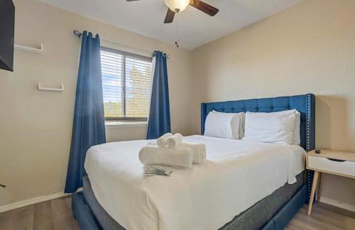 4BR w Fireplace Backyard BBQ near Peterson AFB - Foto 21