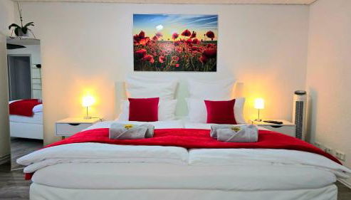 HAPPY HOMES RED - Dein stylisches Maisonette-Apartment mit Wow-Effekt! - Foto 3, towels, wardrobe