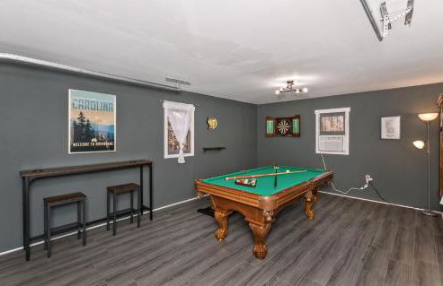 Fun & Funky Asheville Home with Pool Table, Darts - Foto 30