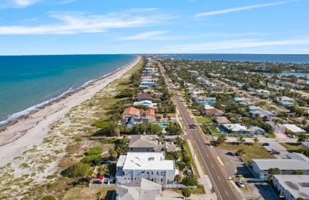 Oceanfront Cocoa Beach Vacation Home Private Beach, Tiki Bar & Family Fun - Foto 48