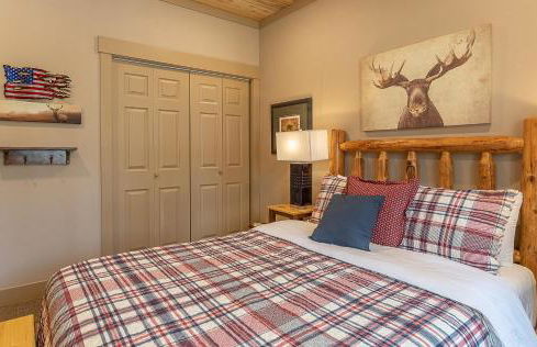 Uncle Chris Cabin by KABINO Air Conditioning Smart TVs Chefs Kitchen Spacious WiFi Grill Bills Island Reservoir Fishing - Foto 19