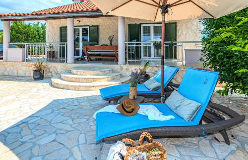 Holiday House Paula sa privatnim grijanim bazenom na mirnoj lokacija blizu mora - Foto 7