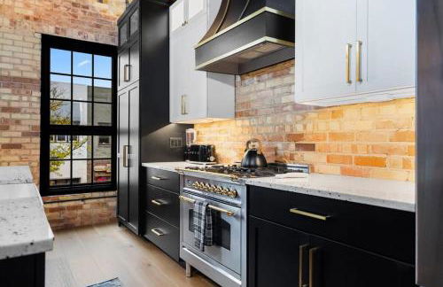 Luxury TC Loft: Historic Condo! - Foto 8