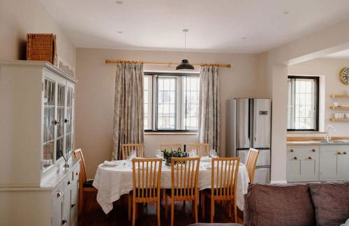 Manor Estate - Two Accommodation Wings - Sleeps 14 - Foto 58