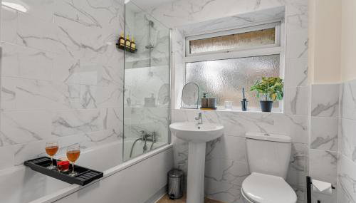 KingstonUponThames Contractor Sleeps8 Parking - Photo 5