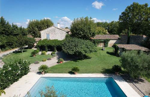 superb prestigious mas with pool in the countryside of caumont sur durance, close to avignon, sleeps 8 - Foto 1