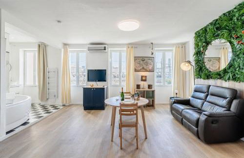 Aurora Lov'Room Proche de Saint Charles - Foto 17