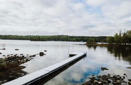 Waterfront Sebec Lake Home with Yard and Fire Pit - Foto 32