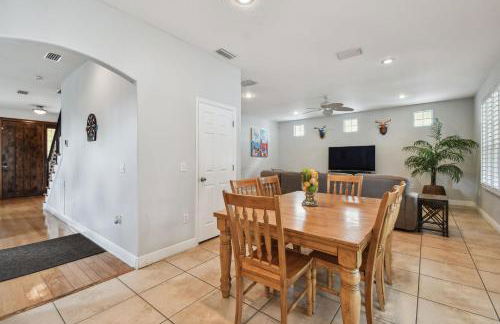 Tampa Private Large House, Game Room & Backyard - Sleeps 12, 4bdr, 3bth, Quiet Community, Near Everything in Tampa & St Pete - Foto 30