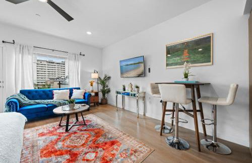 Stylish Top-Floor Gem with King Bed & City Ocean Views - Foto 6