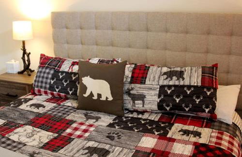 Kathys Cabin, King Bed, Hot Tub, Near-NAU & Downtown attractions, Perfect Year-Round Mountain Getaway - Photo 23