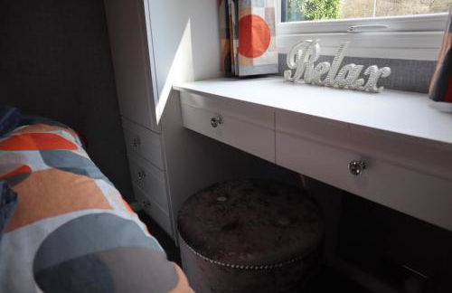 HEDDFAN, Luxury 3 bedroom timber lodge, Now with WiFi, Caer Beris Holiday Park, Builth Wells, SORRY NO TRADESMEN OR CONTRACTORS ALLOWED - Foto 18