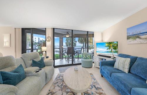 Waterfront Island Oasis! Heated Pool with Stunning View & 2 Full Bath - Foto 11