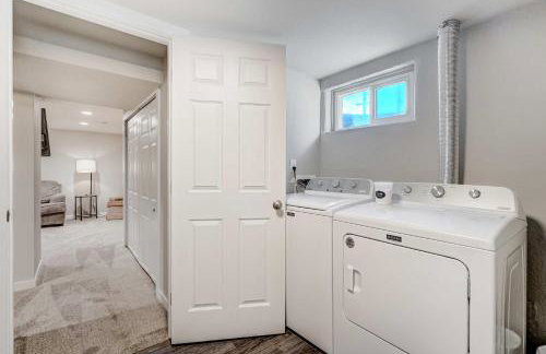 Newly Built 3BD Retreat w Mtn Views & Game Room - Foto 38
