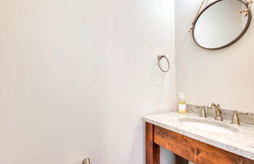 Stylish Hephzibah Home with Fire Pit and Theater Room! - Foto 20