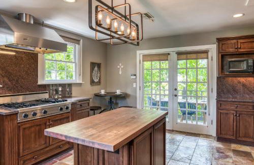 Colonial Quarter hideaway with modern comforts & balcony - near the beach - Photo 10