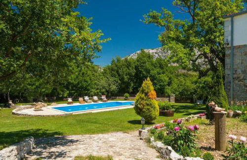 Amazing Villa In Slime, rest for mind, body and soul - Nature, garden and outside swimming pool - Foto 6