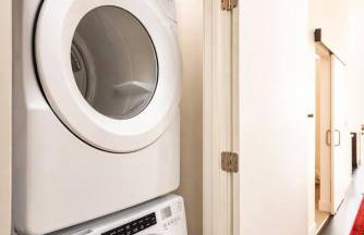 Modern 1BR Apt with Rooftop, Gym, and Parking - Foto 14