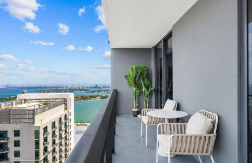 Stunning Lux 2 Bed 2 Bath with Panoramic View from Balcony - Foto 37